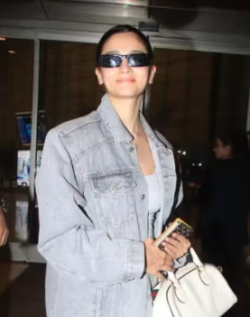 Alia Bhatt with sunglasses